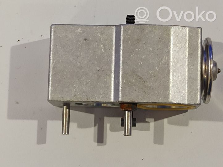 Volvo XC90 Air conditioning (A/C) expansion valve 32260835