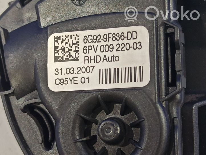 Volvo S80 Accelerator throttle pedal 31329060