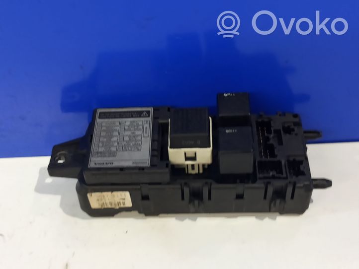 Volvo S40, V40 Releen moduulikiinnike 30807016