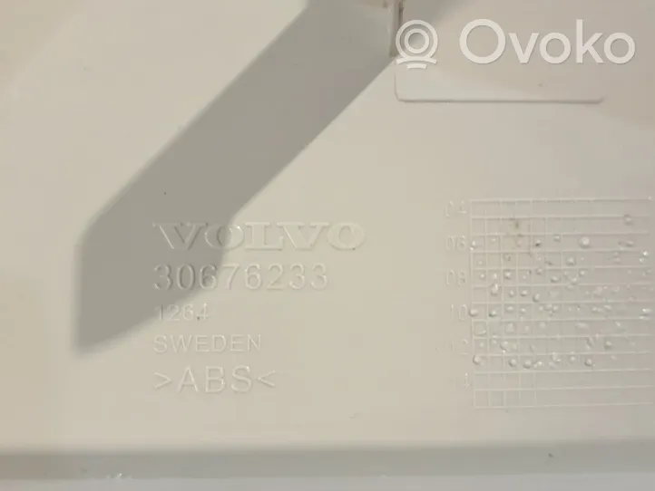 Volvo V70 Boîte à gants garniture de tableau de bord 30676238
