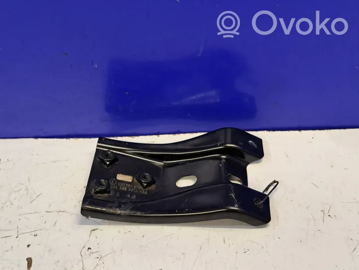 Volkswagen PASSAT B7 Panel mocowania chłodnicy 561805567A