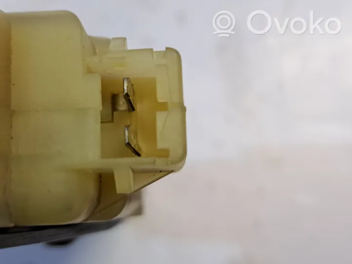 Volvo V70 Degvielas tvertnes elektriskā slēdzene 30612856