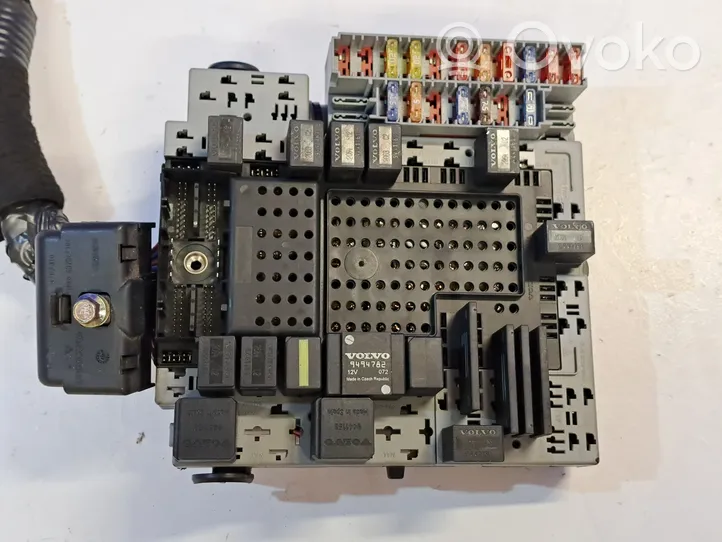 Volvo V70 Scatola di montaggio relè 8688153