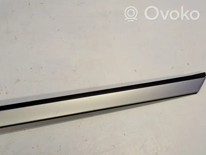 Volvo V70 Moldura embellecedora del guardabarros trasero 39968692