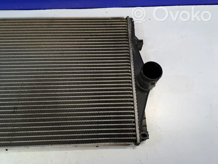 Volvo V70 Interkūlerio radiatorius 8649471