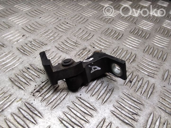 Audi A5 8T 8F Cerniera inferiore della portiera anteriore 8K0831402A