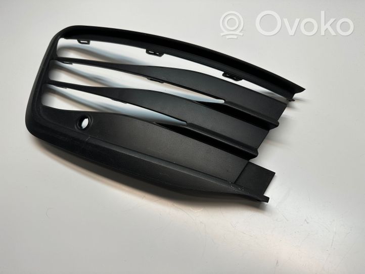 Volkswagen Golf VIII Grille inférieure de pare-chocs avant 5H0853665J