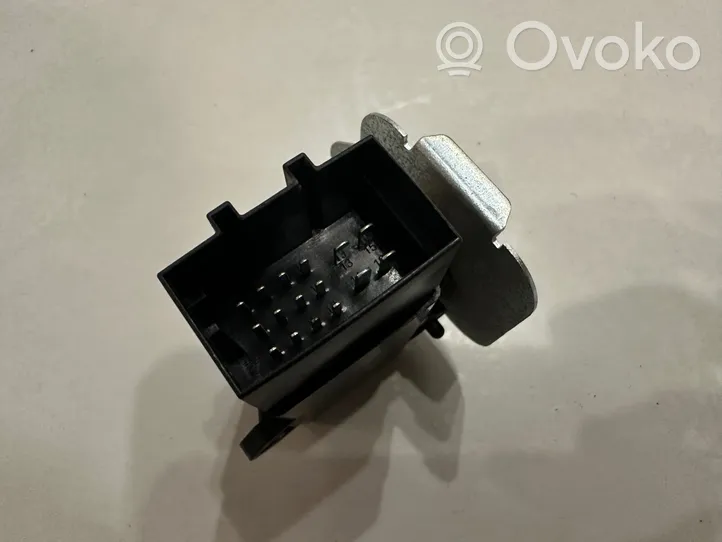 Volkswagen Amarok Seat heating relay 6R0959772A