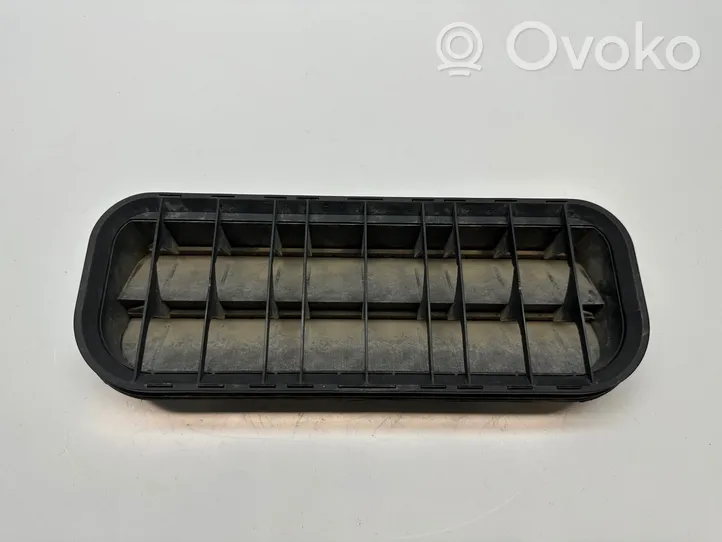 Volkswagen Amarok Kulmapaneelin paineventtiili 7E0819181