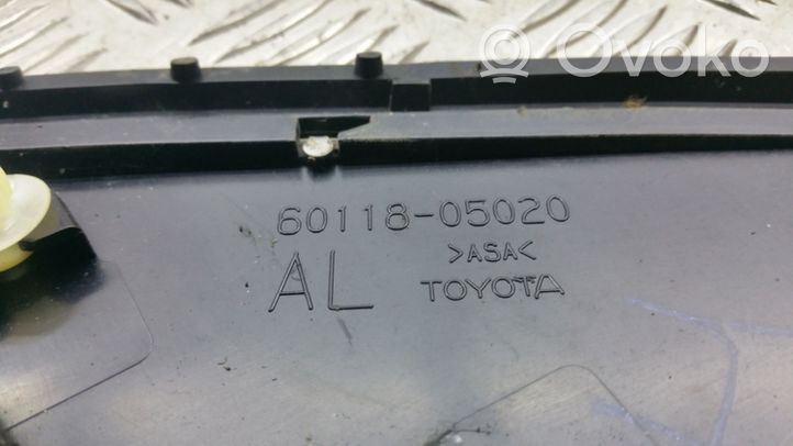 Toyota Avensis T270 Veidrodėlio plastikinė apdaila 6011805020