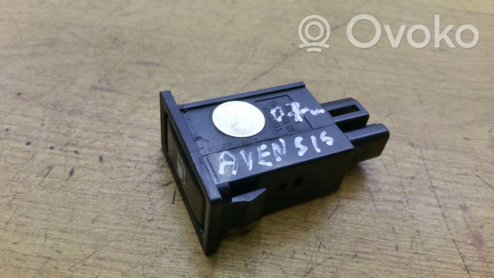 Toyota Avensis T250 Fuel tank opening switch 1567Q5