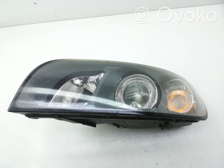 Volvo V50 Lampa przednia 30698891