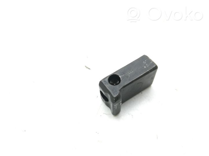 Volkswagen Touran I Fuel Injector clamp holder 