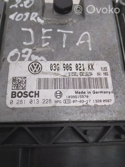 Volkswagen Jetta V Moottorin ohjainlaite/moduuli 03G906021KK