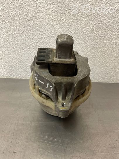 BMW 5 G30 G31 Dzinēja spilvens 6864828