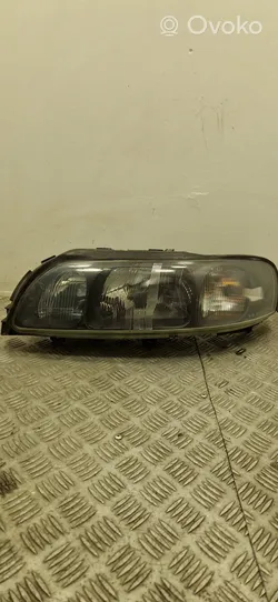 Volvo S60 Lampa przednia 8693587