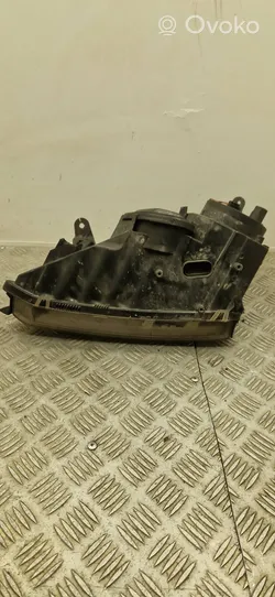 Opel Vectra C Lampa przednia 15588800