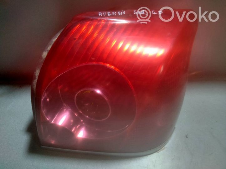 Toyota Avensis T250 Lampy tylnej klapy bagażnika 89028758