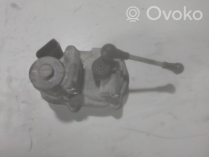 Volkswagen PASSAT B7 Intake manifold valve actuator/motor 06F133482