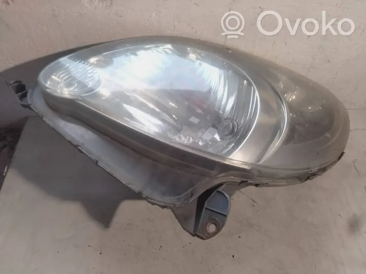 Toyota Yaris Verso Lampa przednia 