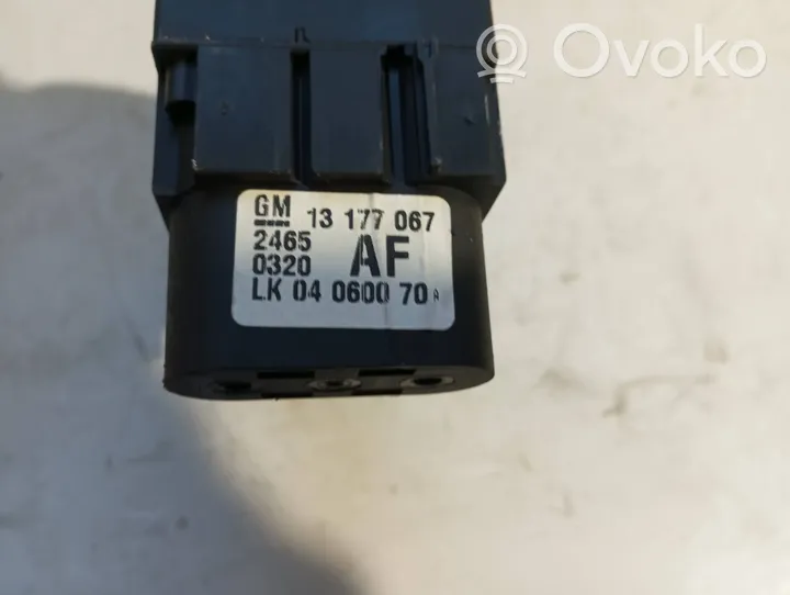 Opel Vectra C Przełącznik świateł 13177067