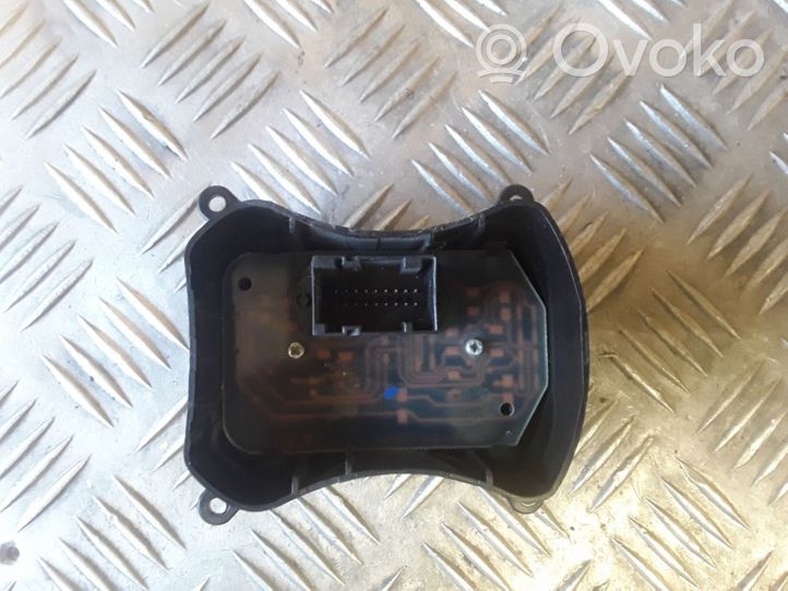 Fiat Doblo Botón interruptor de luz de peligro 7354198610E