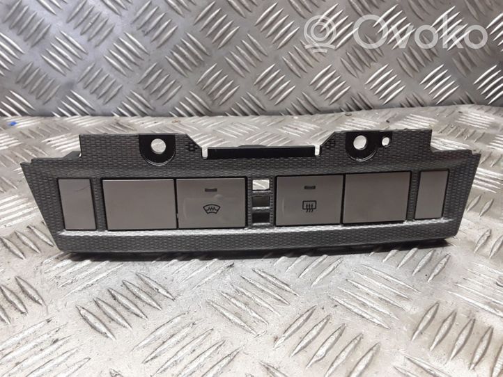 Ford Focus Kita panelės detalė 8M5113D734B