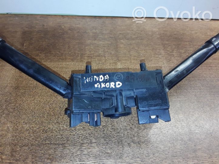 Honda Accord Leva/interruttore dell’indicatore di direzione e tergicristallo M10239