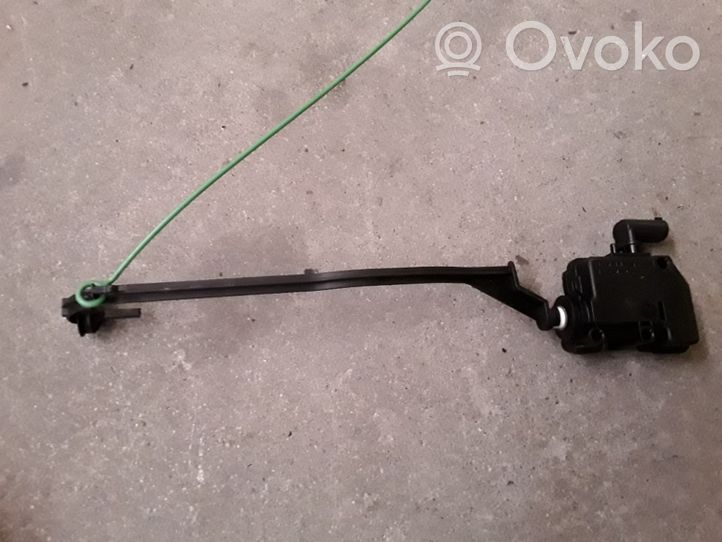 BMW 3 F30 F35 F31 Degalų bako dangtelio spynos varikliukas 7270792