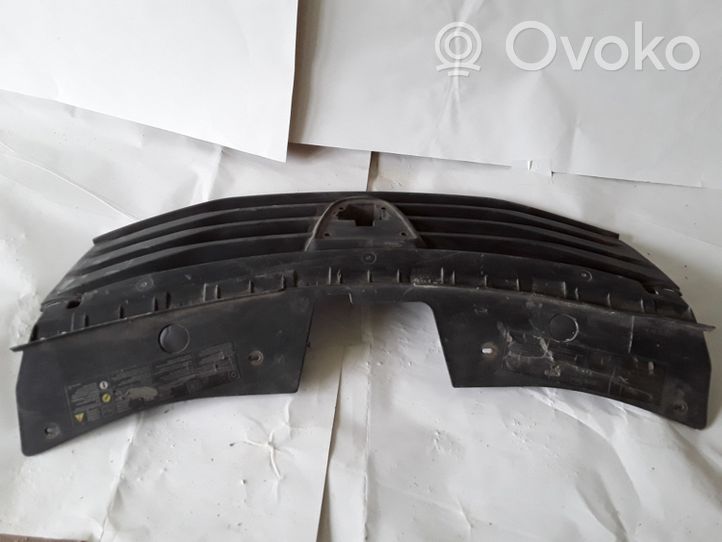 Dacia Sandero Grille calandre supérieure de pare-chocs avant 8200735104