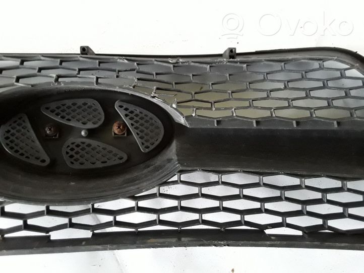 Hyundai Sonata Front bumper upper radiator grill 862512