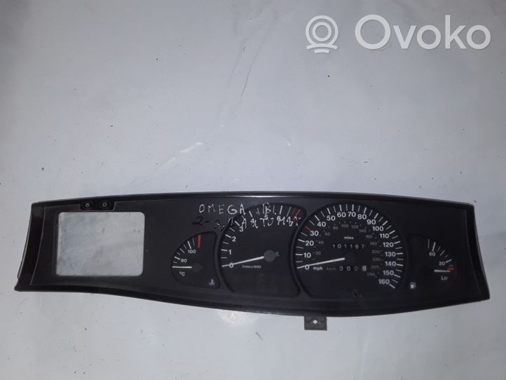 Opel Omega B1 Speedometer (instrument cluster) 87001301