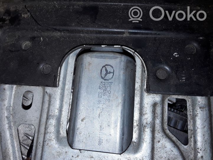 Mercedes-Benz C W203 Galinis varikliukas langų pakėlėjo A2208204642