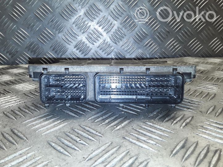 Toyota Avensis T270 Variklio valdymo blokas 8966105D52