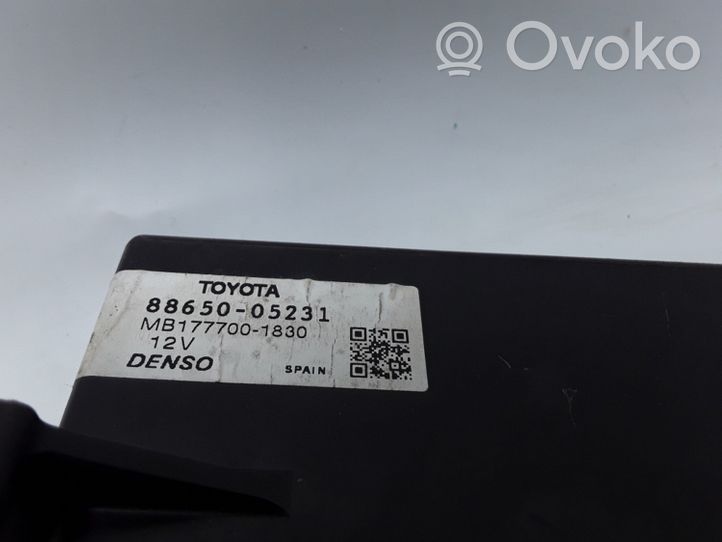 Toyota Avensis T270 Other control units/modules 8865005231