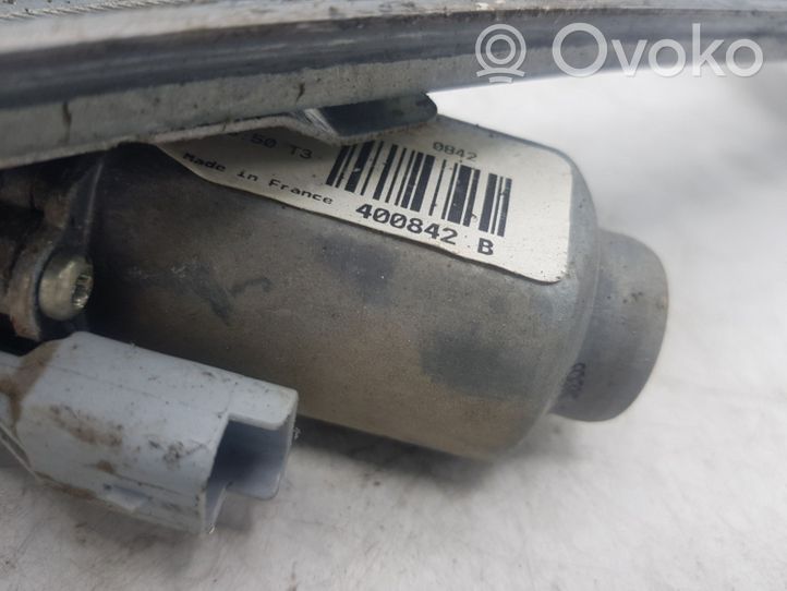 Toyota Aygo AB10 Priekinis varikliukas langų pakėlėjo 400842B