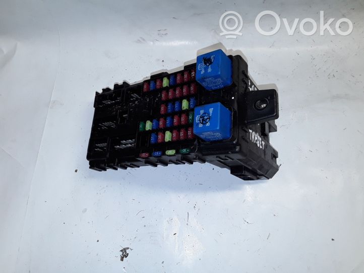 Hyundai Trajet Door central lock control unit/module 954003A212