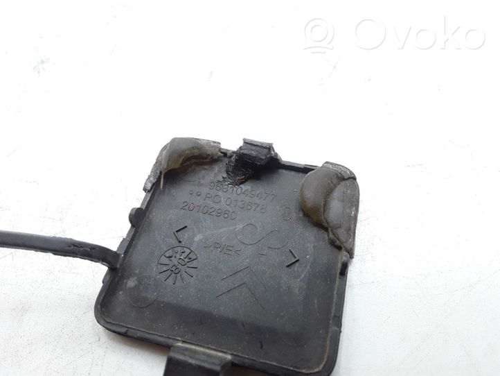 Citroen C5 Takapuskurin hinaussilmukan suojakansi 9681049477