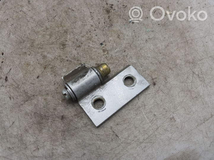 BMW 5 E39 Front door lower hinge 