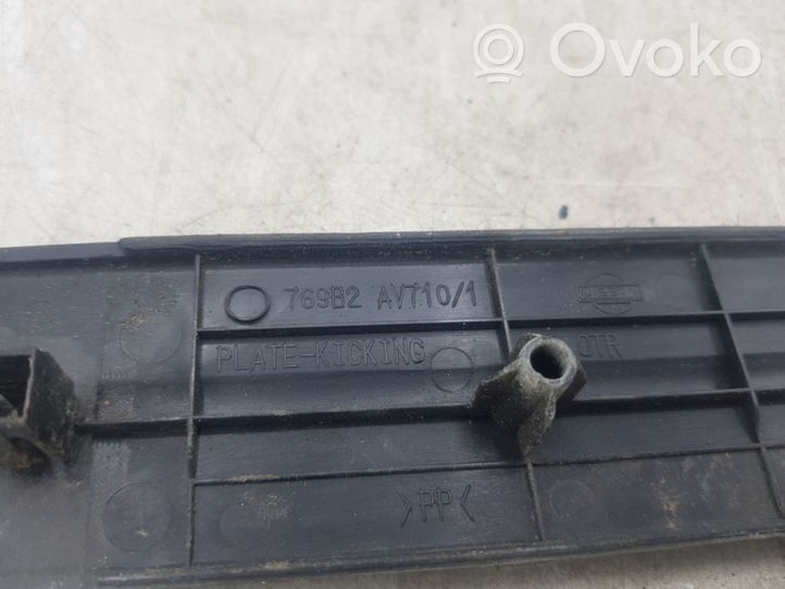 Nissan Primera Garniture de marche-pieds arrière 769B2AV7101