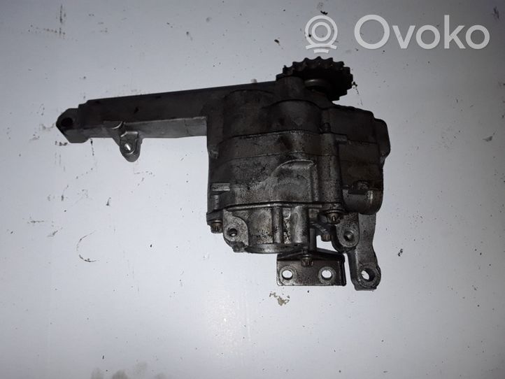 Mercedes-Benz E C207 W207 Pompe à huile A6421810547