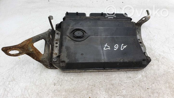 Toyota Avensis T270 Calculateur moteur ECU 8966105D30