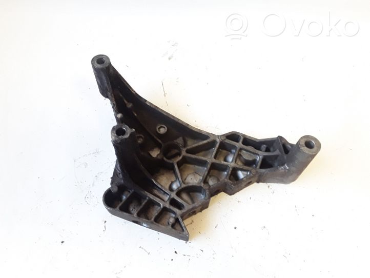 Volkswagen Touran I Engine mounting bracket 03G199207F