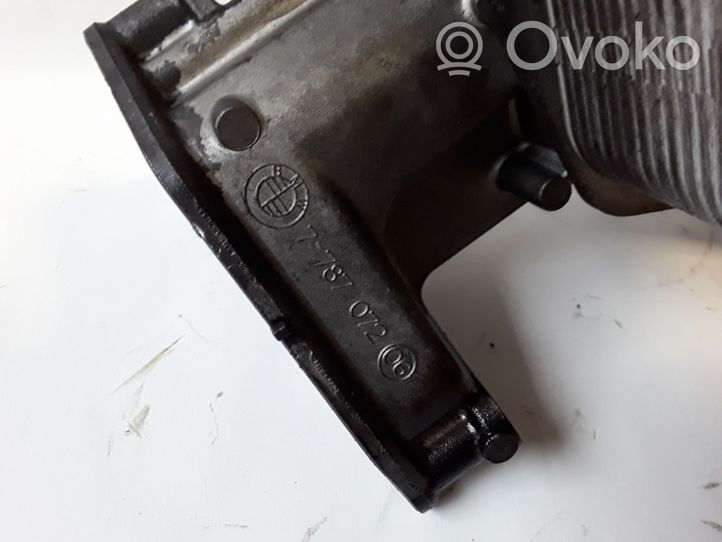 BMW X3 E83 Supporto di montaggio del filtro dell’olio 778707206