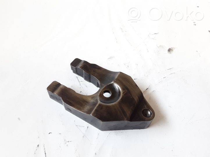 Nissan X-Trail T30 Support de pince d'injecteur de carburant 