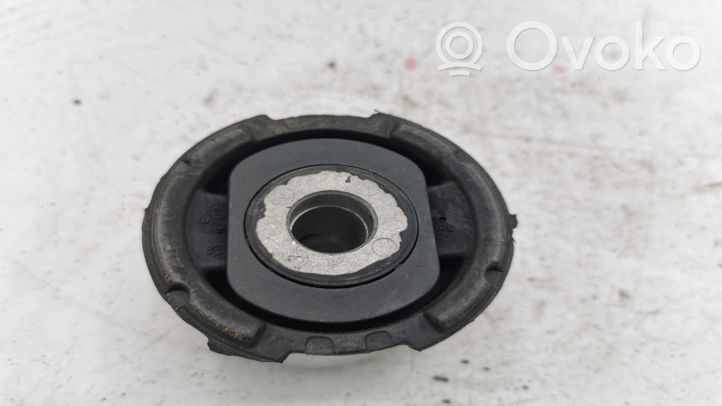 Audi A4 S4 B7 8E 8H Boccola per braccio anteriore V106077