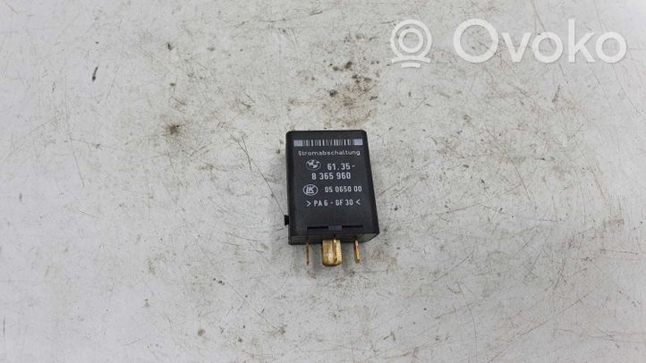 BMW 5 E39 Charging relay 61358365960