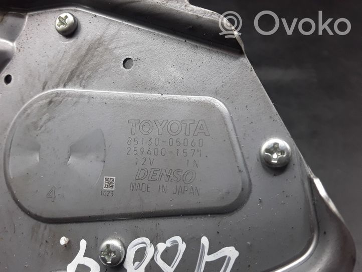 Toyota Avensis T270 Galinio stiklo valytuvo varikliukas 8513005060