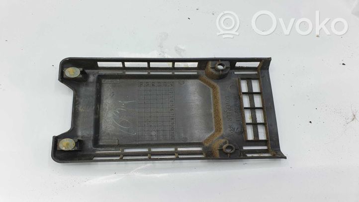 Mitsubishi L200 Altra parte interiore MR732131