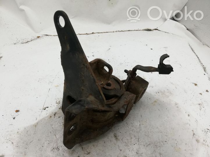 Toyota Corolla Verso E121 Engine mount bracket 